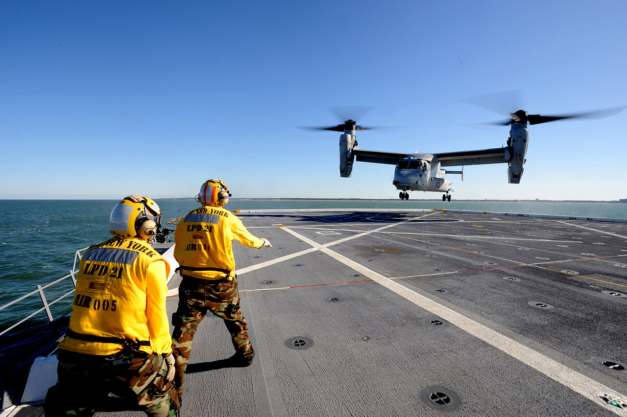 Přistávající Bell-Boeing MV-22 Osprey