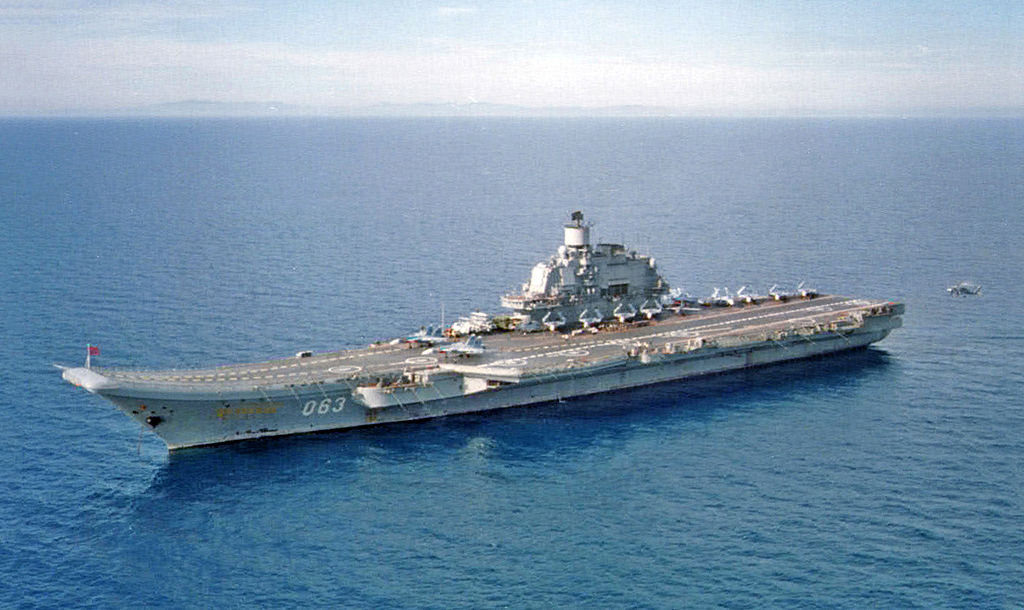 Admiral Kuzněcov se skokanským můstkem