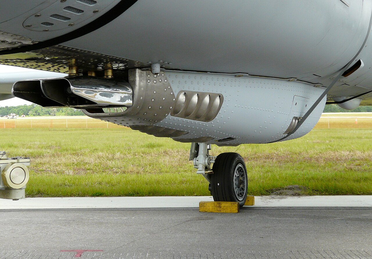 Pouzdro s kanonem GSh-23 na L-39ZA